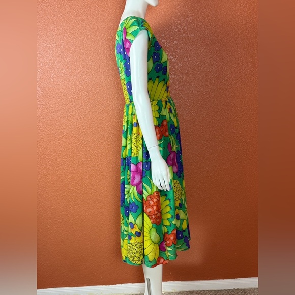 Rene derby Colorful Floral Women's Dress Size Medium. E96 - Picture 12 of 13
